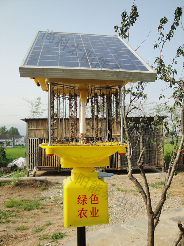 家禽養(yǎng)殖場(chǎng)使用太陽(yáng)能殺蟲燈案例